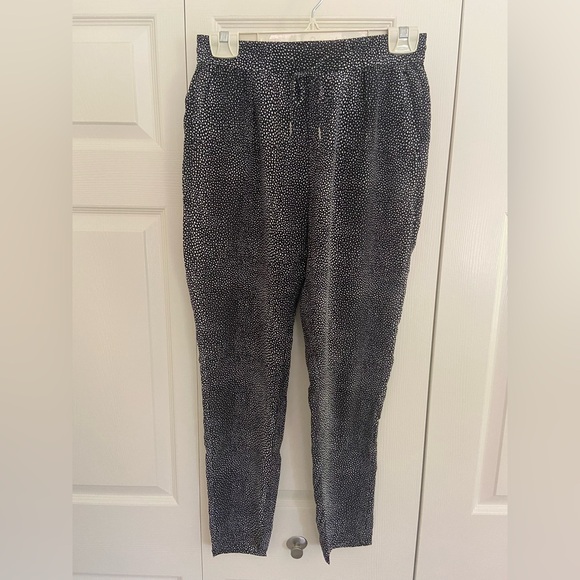 Joie Pants - Joie silk pants. Size XS. Elastic waist with drawstring and pockets.